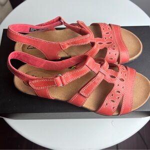 Clarks 26100395 Women's Coral Leather Lightweight Ankle Strap Sandal Size 10W
